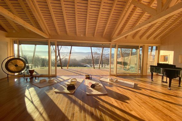 jeune-geneve-se-reposer-jeunant-guerir-microbiote-intermittent-nutrition-sonotherapie-diete-alimentation-jeuner-mediation-yoga-sejours-bains-sonores-spa-etude-chuv-randonnee